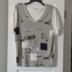 Short-sleeved V-neck top